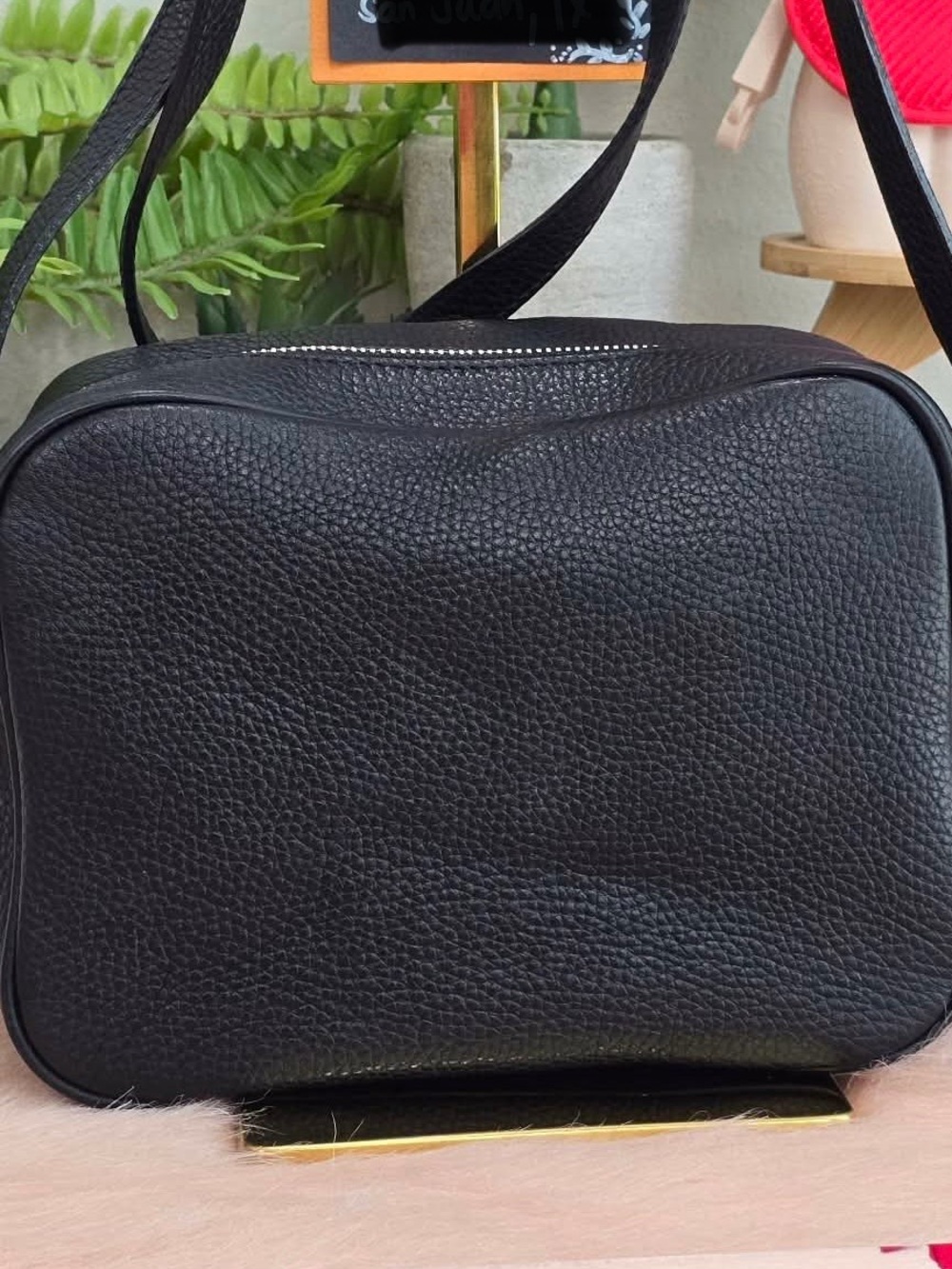 Gucci Black Pebbled Leather Crossbody Bag with Interlocking G - Picture 7 of 16